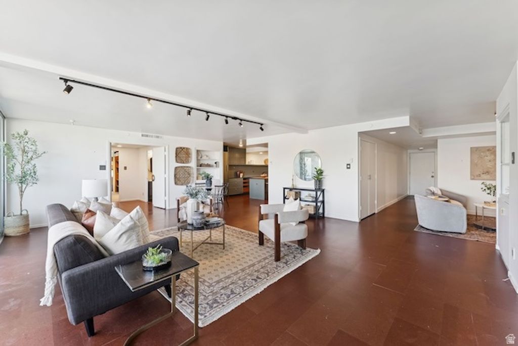 Image 3 of property listing at 515 S 1000 E #504, Salt Lake City, UT 84102