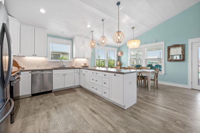 3811 Brewster Key Drive, Galveston, TX 77554