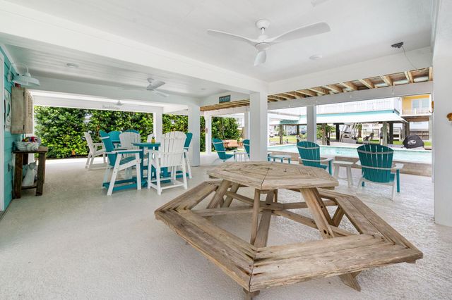 3811 Brewster Key Drive, Galveston, TX 77554