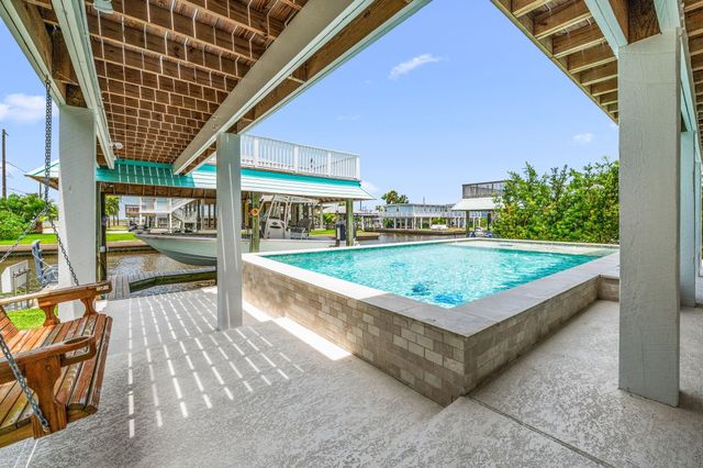 3811 Brewster Key Drive, Galveston, TX 77554