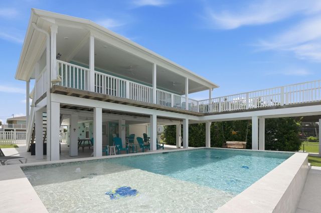 3811 Brewster Key Drive, Galveston, TX 77554