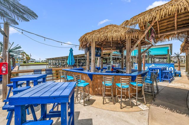 3811 Brewster Key Drive, Galveston, TX 77554