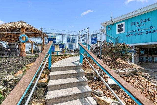 3811 Brewster Key Drive, Galveston, TX 77554