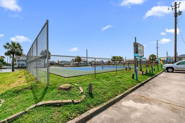 3811 Brewster Key Drive, Galveston, TX 77554