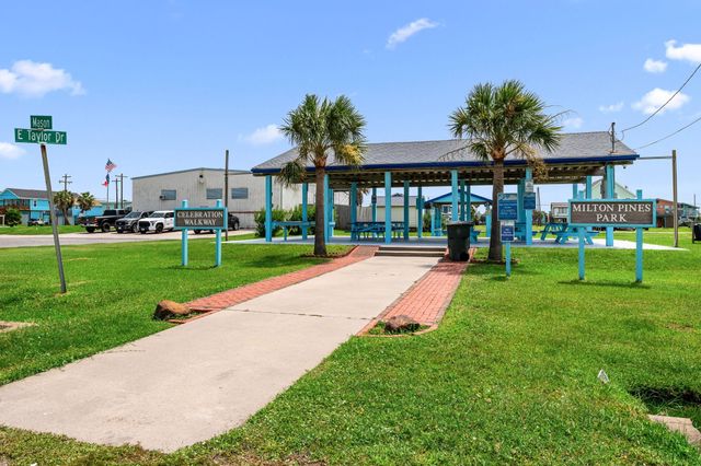 3811 Brewster Key Drive, Galveston, TX 77554