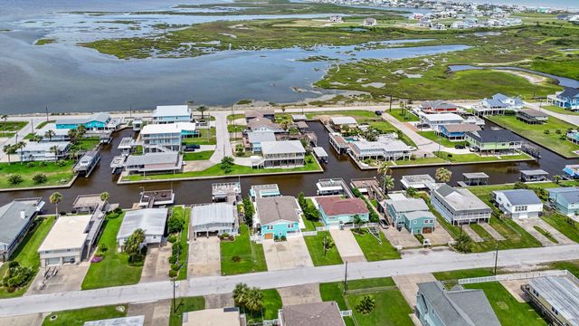 3811 Brewster Key Drive, Galveston, TX 77554