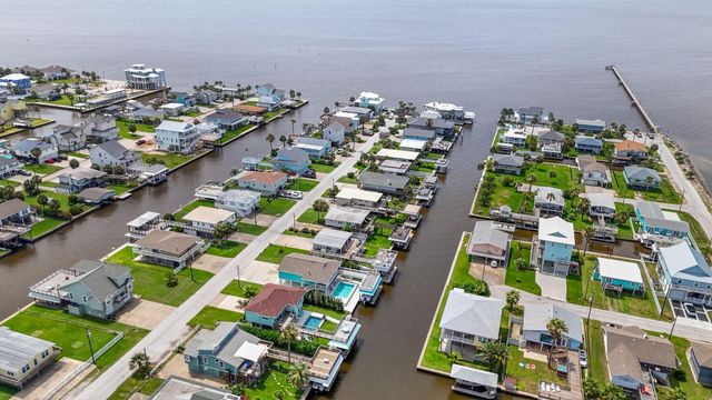3811 Brewster Key Drive, Galveston, TX 77554