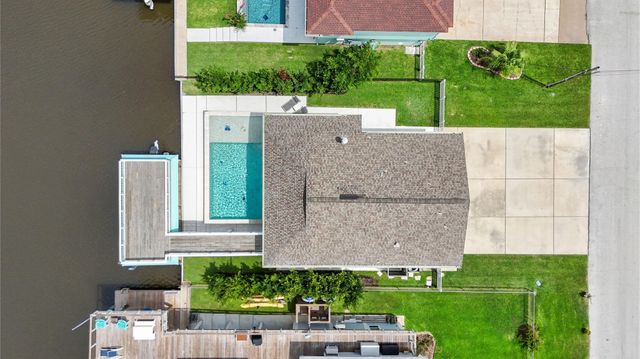 3811 Brewster Key Drive, Galveston, TX 77554