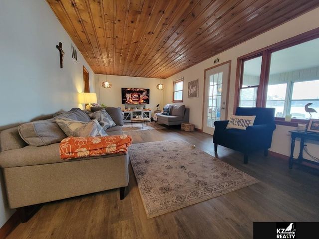 2 South Shore Drive, Columbus, NE 68428