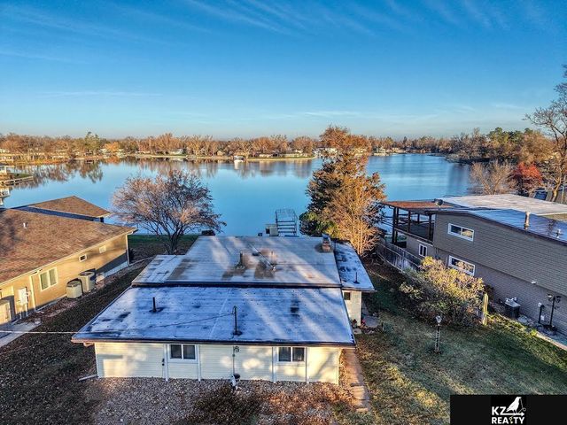 2 South Shore Drive, Columbus, NE 68428