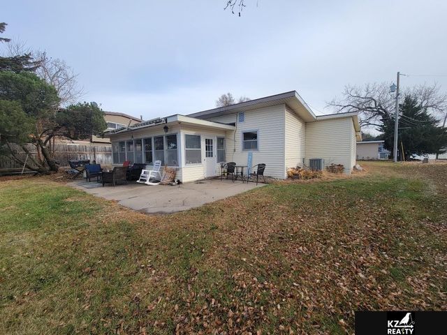 2 South Shore Drive, Columbus, NE 68428