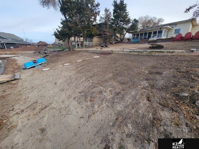 2 South Shore Drive, Columbus, NE 68428