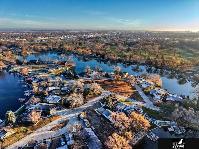 2 South Shore Drive, Columbus, NE 68428