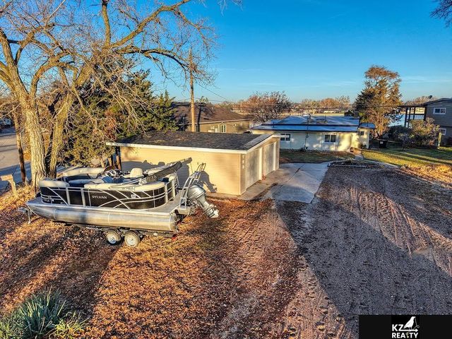 2 South Shore Drive, Columbus, NE 68428