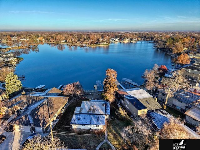 2 South Shore Drive, Columbus, NE 68428