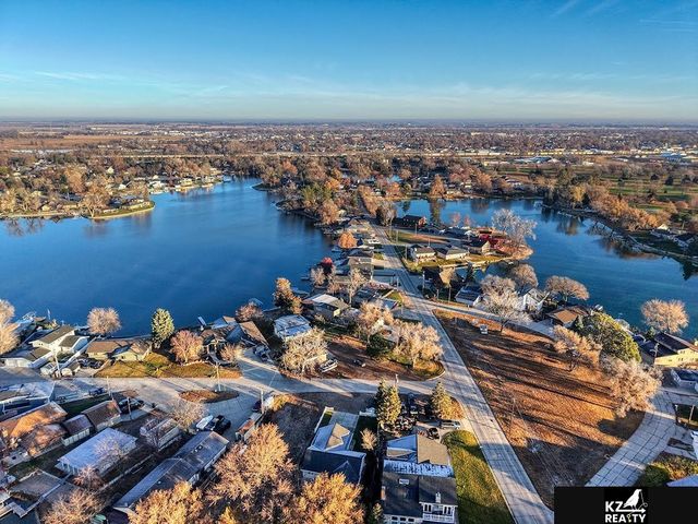 2 South Shore Drive, Columbus, NE 68428