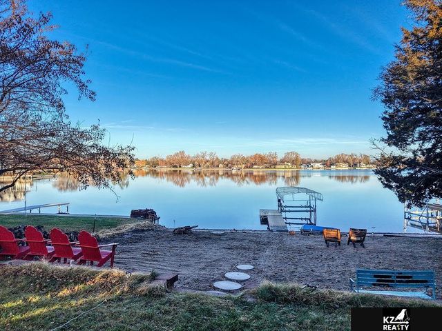 2 South Shore Drive, Columbus, NE 68428