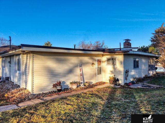 2 South Shore Drive, Columbus, NE 68428