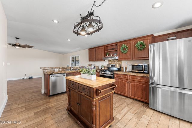 2454 Jefferies Street, Rosamond, CA 93560