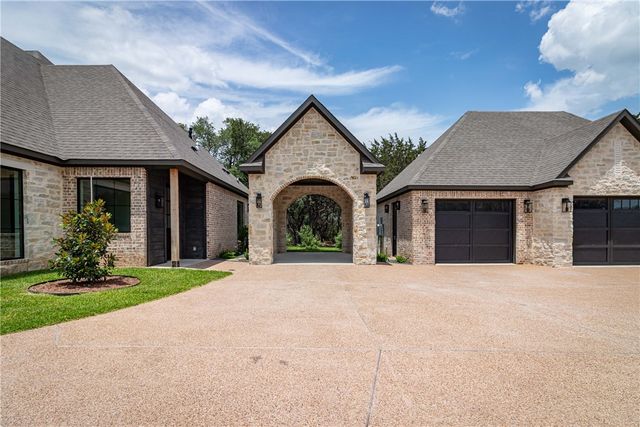 1136 Queen Elizabeth Drive, Mcgregor, TX 76657