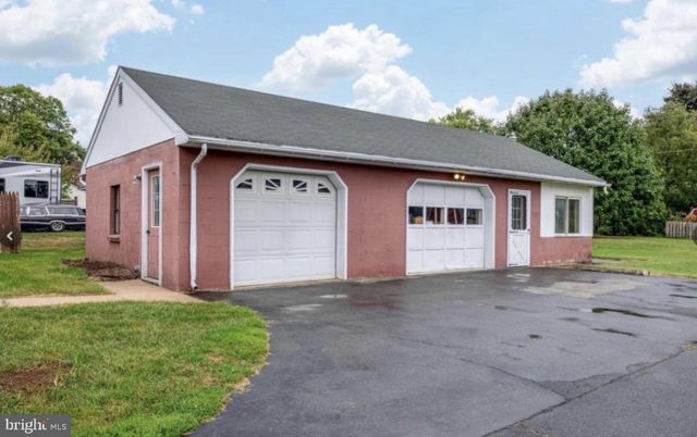 923 ROHRERSTOWN RD, Lancaster, PA 17601