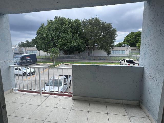 1725 W 60th St F222, Hialeah, FL 33012