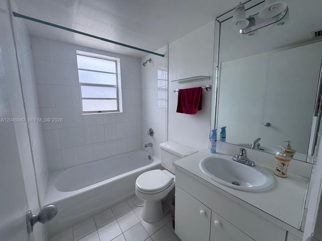1725 W 60th St F222, Hialeah, FL 33012