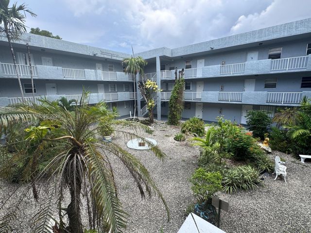 1725 W 60th St F222, Hialeah, FL 33012