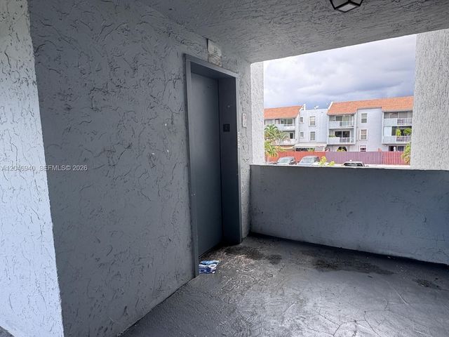 1725 W 60th St F222, Hialeah, FL 33012