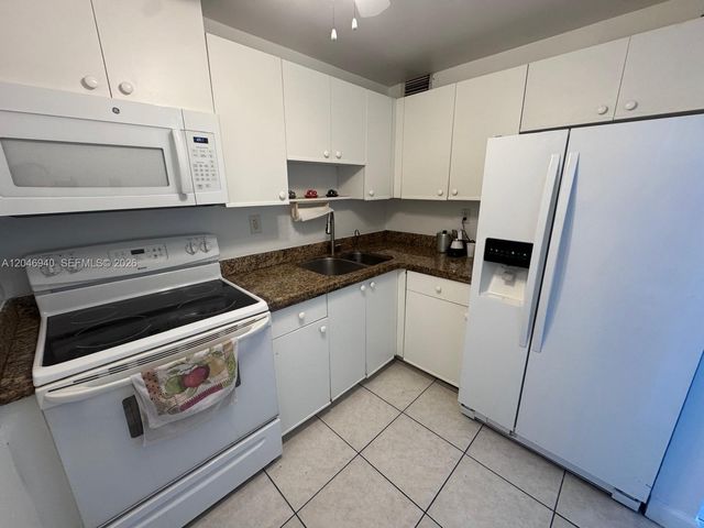 1725 W 60th St F222, Hialeah, FL 33012