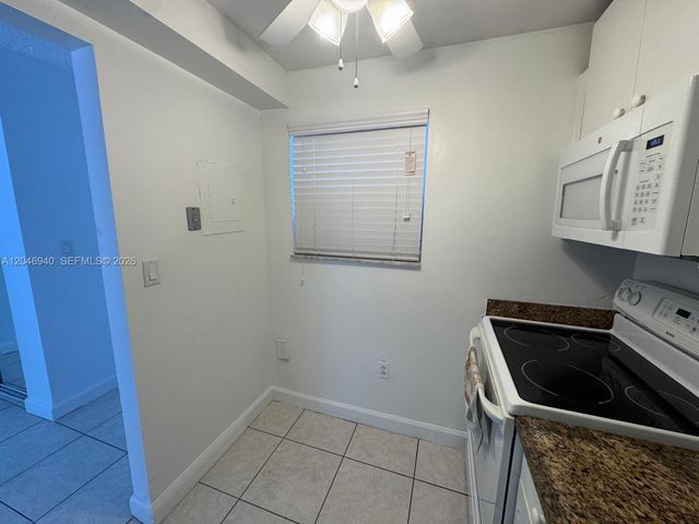 1725 W 60th St F222, Hialeah, FL 33012