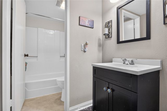21333 Lassen 7B, Chatsworth, CA 91311
