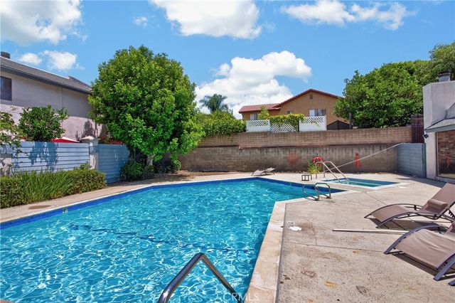 21333 Lassen 7B, Chatsworth, CA 91311