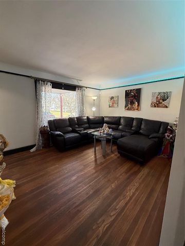 2315 Hartwick Highway, Lincoln Park, MI 48146