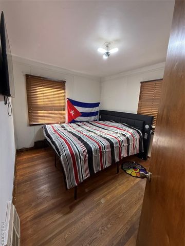 2315 Hartwick Highway, Lincoln Park, MI 48146