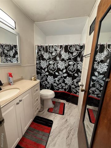 2315 Hartwick Highway, Lincoln Park, MI 48146