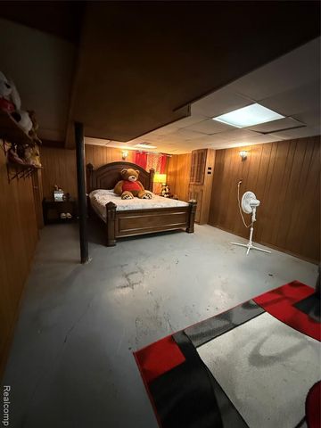 2315 Hartwick Highway, Lincoln Park, MI 48146