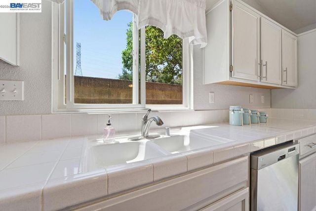 3035 Hudson Dr, Brentwood, CA 94513