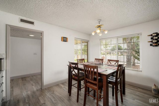 7916 Olive Drive, Bakersfield, CA 93308