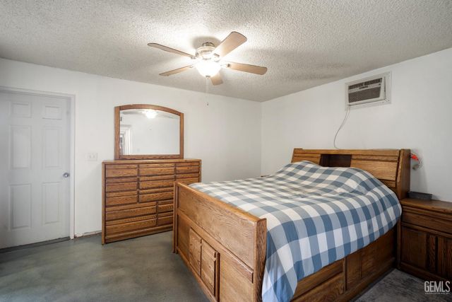 7916 Olive Drive, Bakersfield, CA 93308