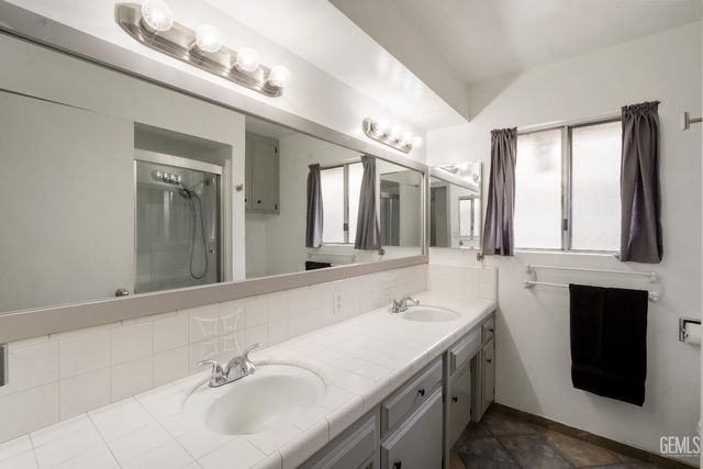 7916 Olive Drive, Bakersfield, CA 93308