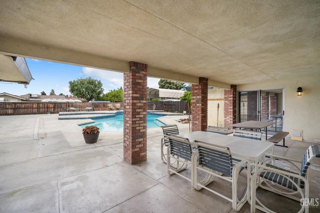 7916 Olive Drive, Bakersfield, CA 93308