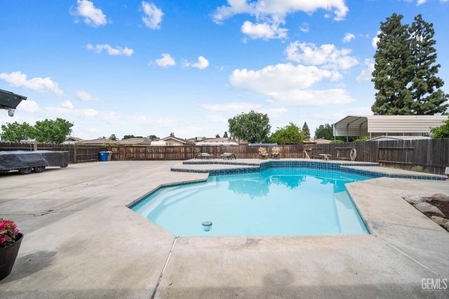 7916 Olive Drive, Bakersfield, CA 93308