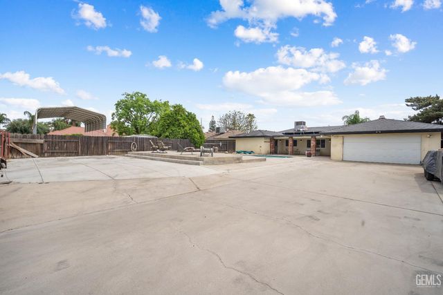 7916 Olive Drive, Bakersfield, CA 93308