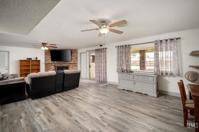 7916 Olive Drive, Bakersfield, CA 93308