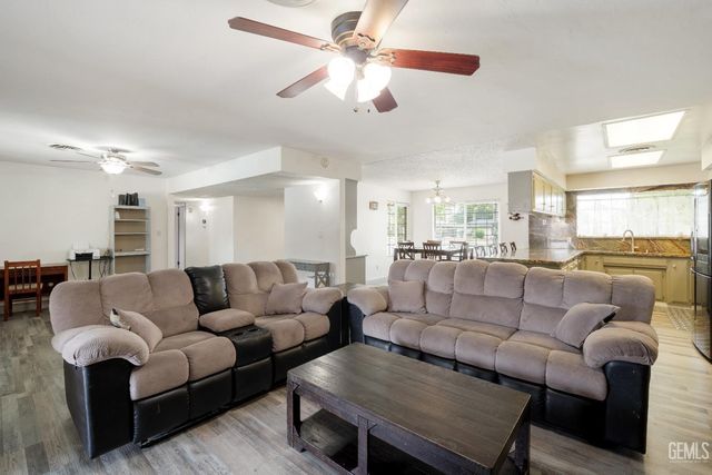 7916 Olive Drive, Bakersfield, CA 93308