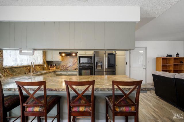 7916 Olive Drive, Bakersfield, CA 93308