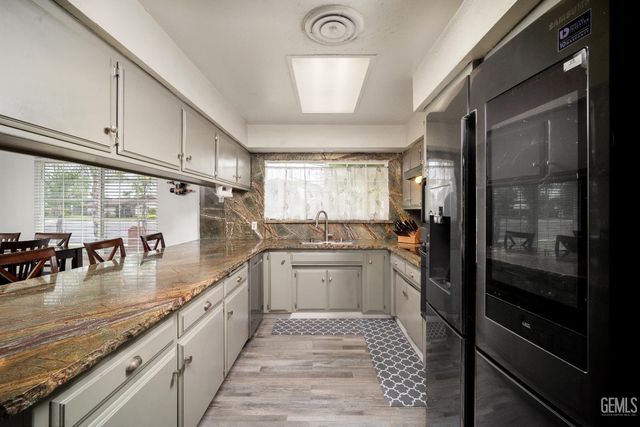 7916 Olive Drive, Bakersfield, CA 93308