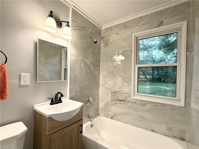 18 Neville ST, Portsmouth, VA 23701
