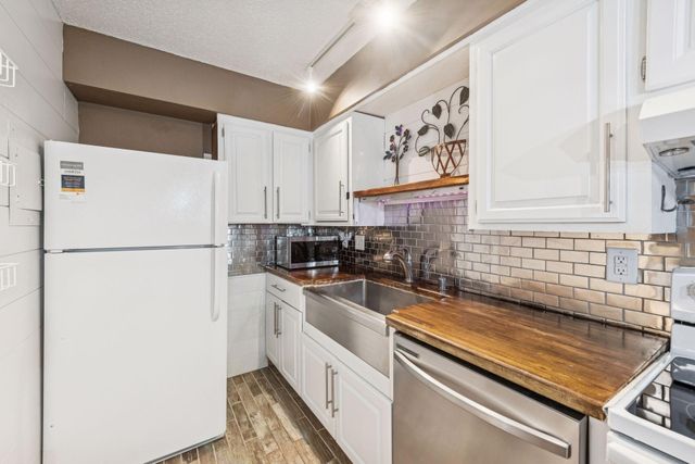 2200 Nevada Avenue S 211, Saint Louis Park, MN 55426